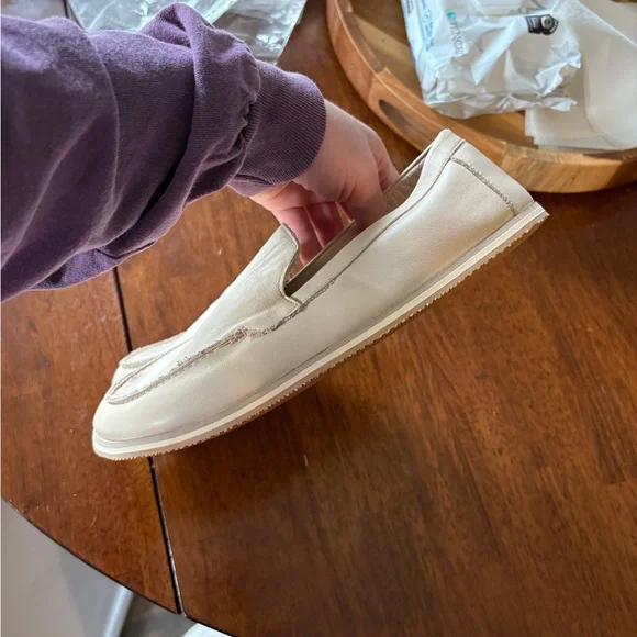 Elegant Cream Loafers for Women - Picture 4 of 10